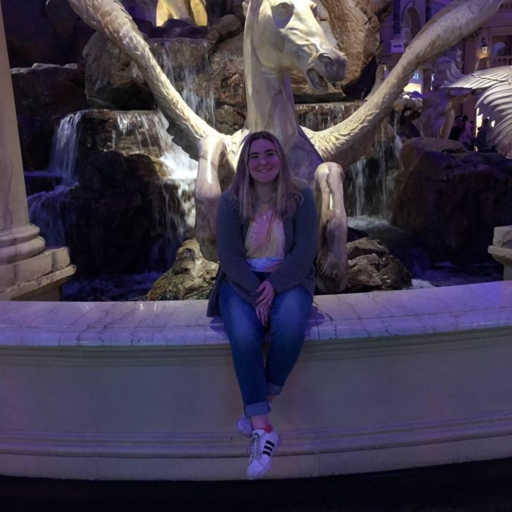 Meet your Posher, Larissa